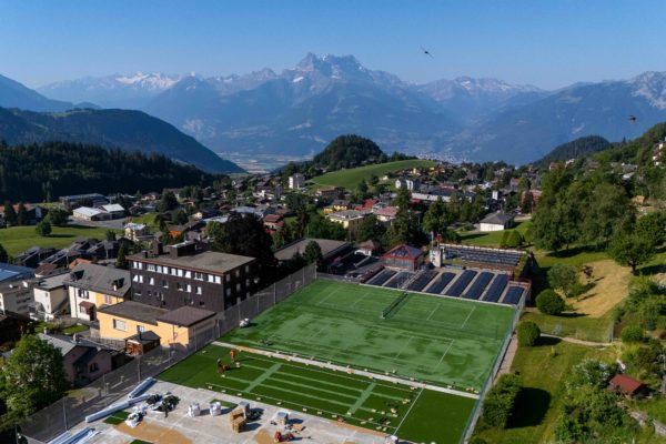 Quatre terrains de tennis au Centre sportif de Leysin